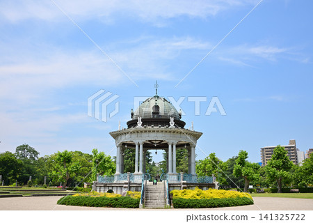 Front view of the concert hall in Tsurumai Park, Nagoya City, set against a backdrop of blue sky and fresh greenery (1) Front view of the concert hall in Tsurumai Park, Nagoya City, set against a backdrop of blue sky and fresh greenery (1) 141325722