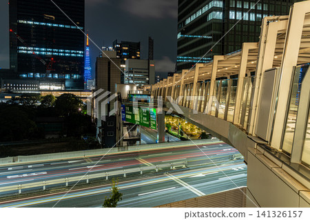 東京夜景:東京鐵塔、百合海鷗線和首都高速公路,日本 東京夜景:東京鐵塔、百合海鷗線和首都高速公路,日本 141326157