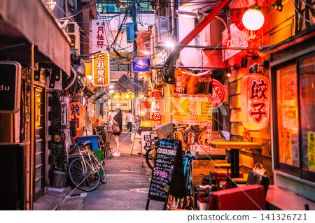 日本東京城市景觀 - 三軒茶屋車站旁的飲酒區「三茶三街」（三軒茶屋三角區）景觀 141326721