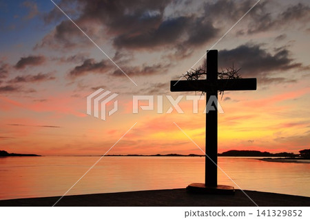 Crown of Thorns on Cross of Salvation Sunset of Red Crown of Thorns on Cross of Salvation Sunset of Red 141329852