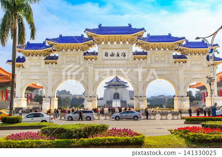 2015 年台灣街景：台北市自由廣場的自由廣場牌坊。 141330025