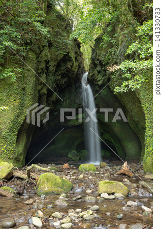 鹿兒島縣/長野瀑布,是個隱密的能量之地,綠樹成蔭,景色優美。 鹿兒島縣/長野瀑布,是個隱密的能量之地,綠樹成蔭,景色優美。 141330783