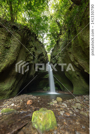 Kagoshima Prefecture / Nagano Falls, a hidden power spot, is beautiful with its fresh greenery. Kagoshima Prefecture / Nagano Falls, a hidden power spot, is beautiful with its fresh greenery. 141330790
