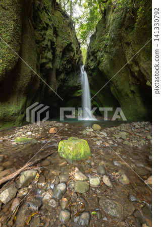 Kagoshima Prefecture / Nagano Falls, a hidden power spot, is beautiful with its fresh greenery. Kagoshima Prefecture / Nagano Falls, a hidden power spot, is beautiful with its fresh greenery. 141330792