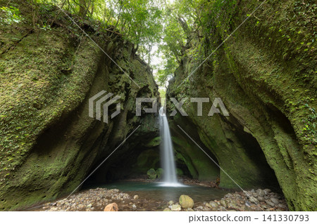 鹿兒島縣/長野瀑布，是個隱密的能量之地，綠樹成蔭，景色優美。 141330793