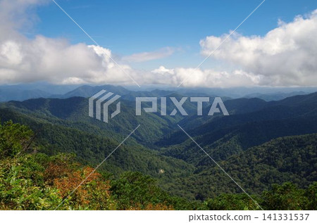 The mountain range of Takahara-yama and Keichō-yama as seen from Taishaku-yama. The mountain range of Takahara-yama and Keichō-yama as seen from Taishaku-yama. 141331537