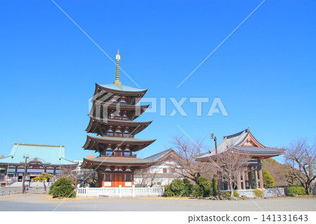 從愛知縣名古屋市的覺王山日大寺眺望五重塔。 從愛知縣名古屋市的覺王山日大寺眺望五重塔。 141331643