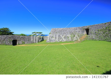 [Okinawa Prefecture] Zakimi Castle Ruins (Gusuku Sites and Related Properties of the Kingdom of Ryukyu, a World Cultural Heritage Site) under a clear blue sky. 141331767