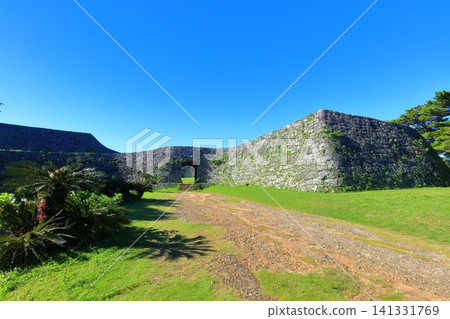 [Okinawa Prefecture] Zakimi Castle Ruins (Gusuku Sites and Related Properties of the Kingdom of Ryukyu, a World Cultural Heritage Site) under a clear blue sky. 141331769