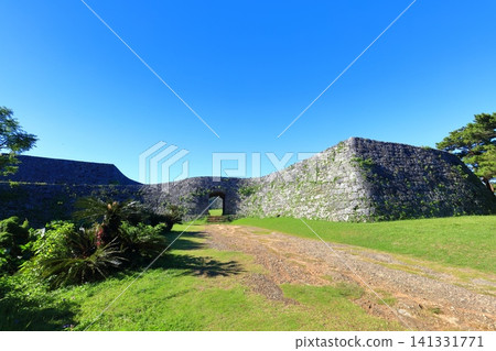 [Okinawa Prefecture] Zakimi Castle Ruins (Gusuku Sites and Related Properties of the Kingdom of Ryukyu, a World Cultural Heritage Site) under a clear blue sky. 141331771