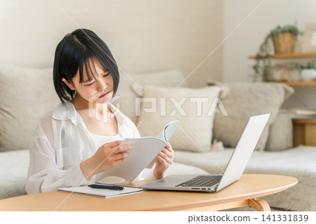 A high school girl and a middle school girl who are troubled by studying in the living room. A high school girl and a middle school girl who are troubled by studying in the living room. 141331839