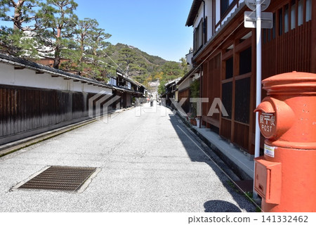 滋賀郡近江八幡市的新町街、復古信箱和八幡山 滋賀郡近江八幡市的新町街、復古信箱和八幡山 141332462