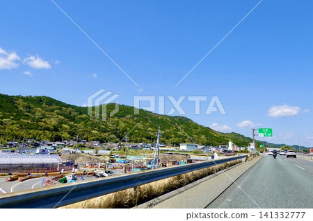 從京都高速公路478號國道宮津方向的大井出口向京都府龜岡市方向駛出。 從京都高速公路478號國道宮津方向的大井出口向京都府龜岡市方向駛出。 141332777