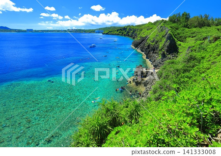 [Okinawa Prefecture] Cape Maeda and the East China Sea under clear skies 141333008