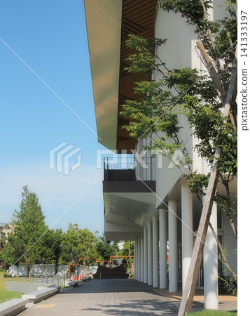 美麗的建築景觀和藍天 美麗的建築景觀和藍天 141333197