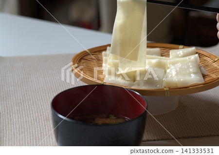 熱氣騰騰的寬烏龍麵(冰川烏龍麵-當地特色菜) 熱氣騰騰的寬烏龍麵(冰川烏龍麵-當地特色菜) 141333531