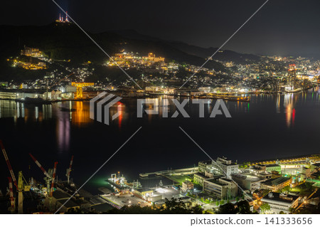 Nagasaki Prefecture / A stunning night view of Nagasaki City, like a jewel box, from Nabekanmuriyama (Nabekanmuriyama Park), a million-dollar night view that's too close to home. Nagasaki Prefecture / A stunning night view of Nagasaki City, like a jewel box, from Nabekanmuriyama (Nabekanmuriyama Park), a million-dollar night view that's too close to home. 141333656