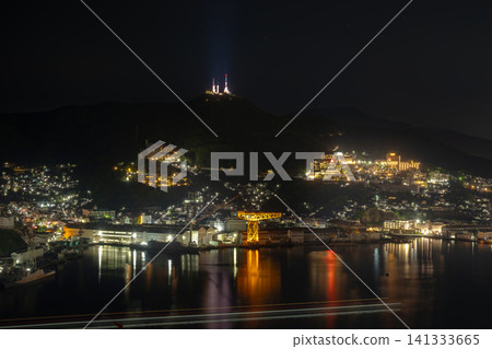 Nagasaki Prefecture / A stunning night view of Nagasaki City, like a jewel box, from Nabekanmuriyama (Nabekanmuriyama Park), a million-dollar night view that's too close to home. Nagasaki Prefecture / A stunning night view of Nagasaki City, like a jewel box, from Nabekanmuriyama (Nabekanmuriyama Park), a million-dollar night view that's too close to home. 141333665