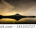 Mount Fuji on the water 141333727