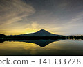 Mount Fuji on the water 141333728