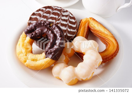 美味的甜甜圈 141335072
