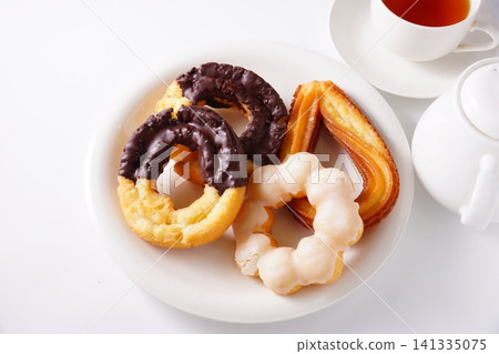 美味的甜甜圈 美味的甜甜圈 141335075