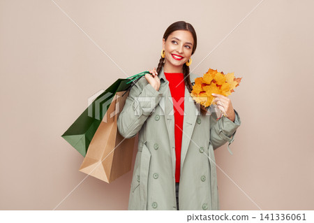 Autumn portrait of beautiful young woman Autumn portrait of beautiful young woman 141336061
