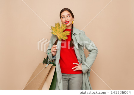 Autumn portrait of beautiful young woman Autumn portrait of beautiful young woman 141336064