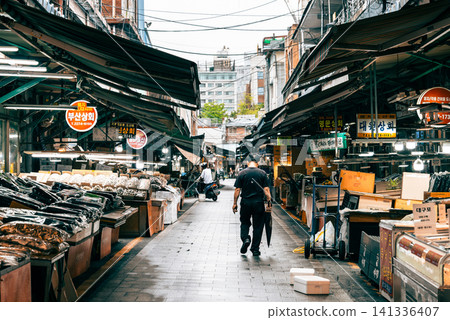Image of a South Korean market: Seoul Central Market 141336407