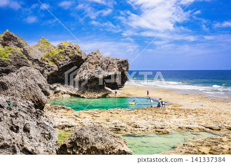 Beautiful tide pools and crystal-clear waters of Itoman, Okinawa 141337384