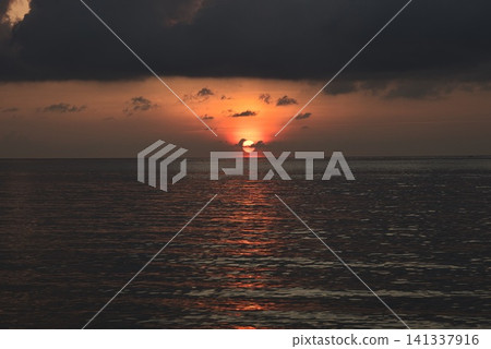海平面上的日落 海平面上的日落 141337916