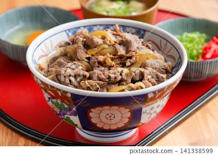 牛肉飯 141338599
