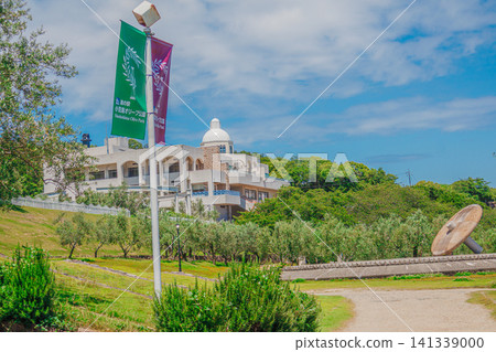 小豆島橄欖公園路邊站可欣賞溫暖平靜的瀨戶內海全景。 小豆島橄欖公園路邊站可欣賞溫暖平靜的瀨戶內海全景。 141339000