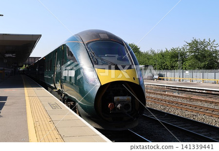 London-bound trains that stop at Oxford Station in England London-bound trains that stop at Oxford Station in England 141339441