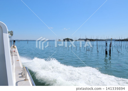 A photograph of Matsushima Bay taken from a boat (Miyagi Prefecture) A photograph of Matsushima Bay taken from a boat (Miyagi Prefecture) 141339894