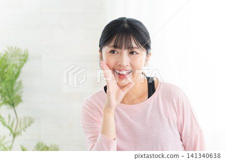 A young woman in yoga wear calls out A young woman in yoga wear calls out 141340638