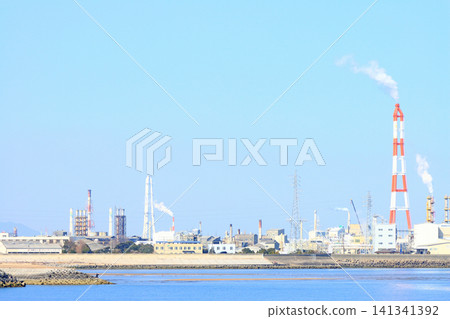 A view of a petrochemical complex with many factory facilities in Yokkaichi City, Mie Prefecture A view of a petrochemical complex with many factory facilities in Yokkaichi City, Mie Prefecture 141341392
