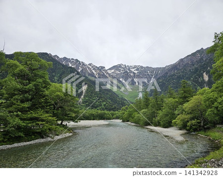 Kamikochi of cloudy weather 141342928