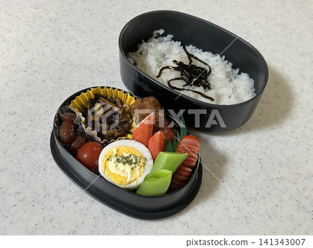 Lunchbox for a dad in his 60s who eats very little 141343007