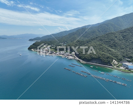 從福井縣瑞島拍攝的景色(無人機空拍) 從福井縣瑞島拍攝的景色(無人機空拍) 141344786