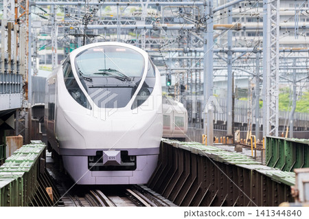 [Ueno-Tokyo Line] Limited Express Tokiwa No. 52 passing through Shimbashi Station 141344840