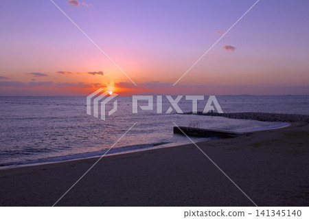 從林崎松江海岸眺望播磨海的落日。 從林崎松江海岸眺望播磨海的落日。 141345140