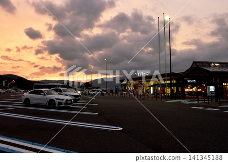 Nagano Prefecture: Commercial facilities and sunset sky at the Suwako Service Area (outbound lane) on the Chuo Expressway. Nagano Prefecture: Commercial facilities and sunset sky at the Suwako Service Area (outbound lane) on the Chuo Expressway. 141345188