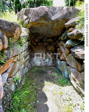 Hatakeda Tumulus: Stonework inside Hatakeda Tumulus: Stonework inside 141347070