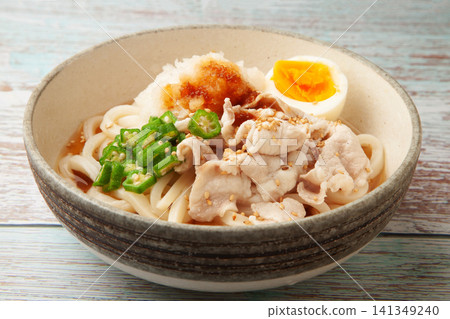 磨碎的冷涮烏冬面 磨碎的冷涮烏冬面 141349240
