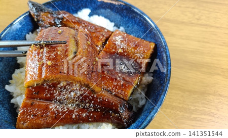 美味鰻魚飯,烤鰻魚 美味鰻魚飯,烤鰻魚 141351544