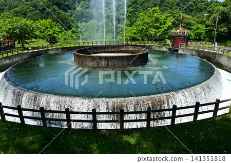 Japan's largest cylindrical water distribution structure (Tokusui-en Aqua Park) Japan's largest cylindrical water distribution structure (Tokusui-en Aqua Park) 141351818