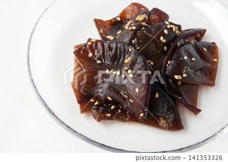 Japanese wood ear mushroom salad served on a plate 141353326