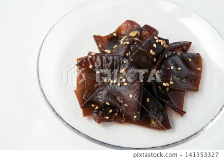 Japanese wood ear mushroom salad served on a plate 141353327