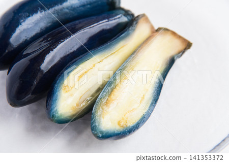 新鮮醃製小茄子 141353372